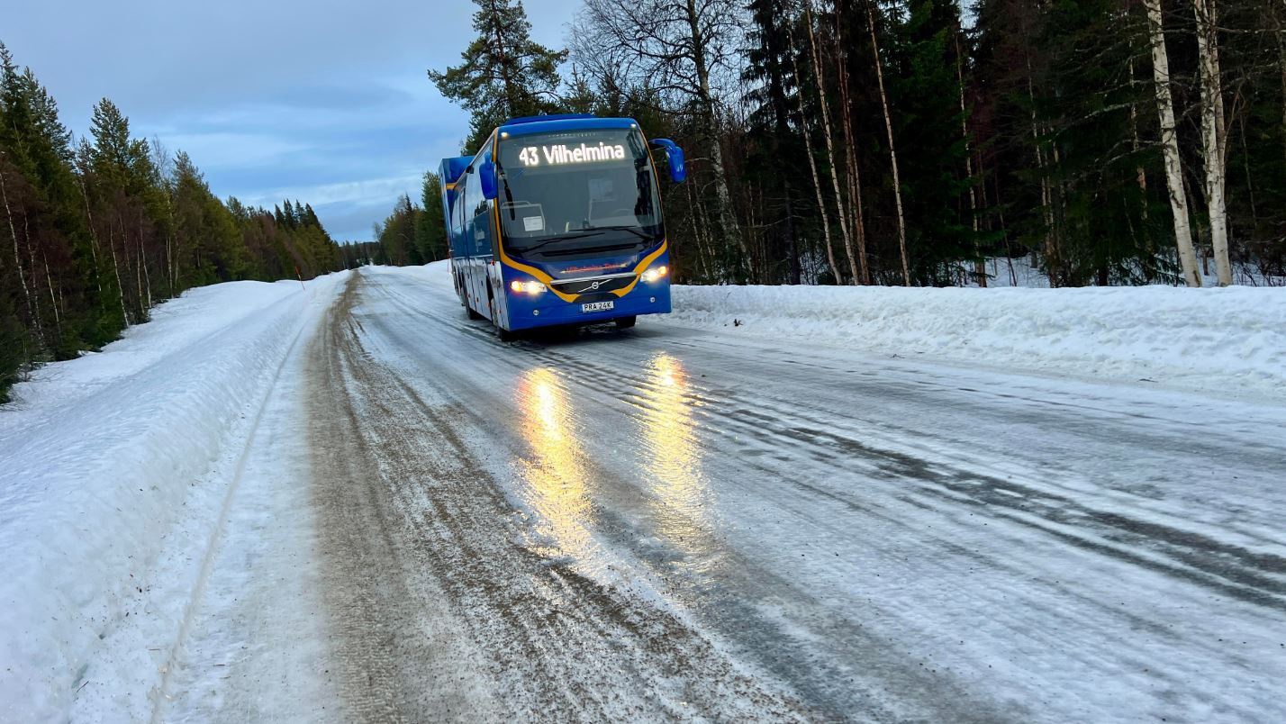 Stora problem för bussarna i halkan