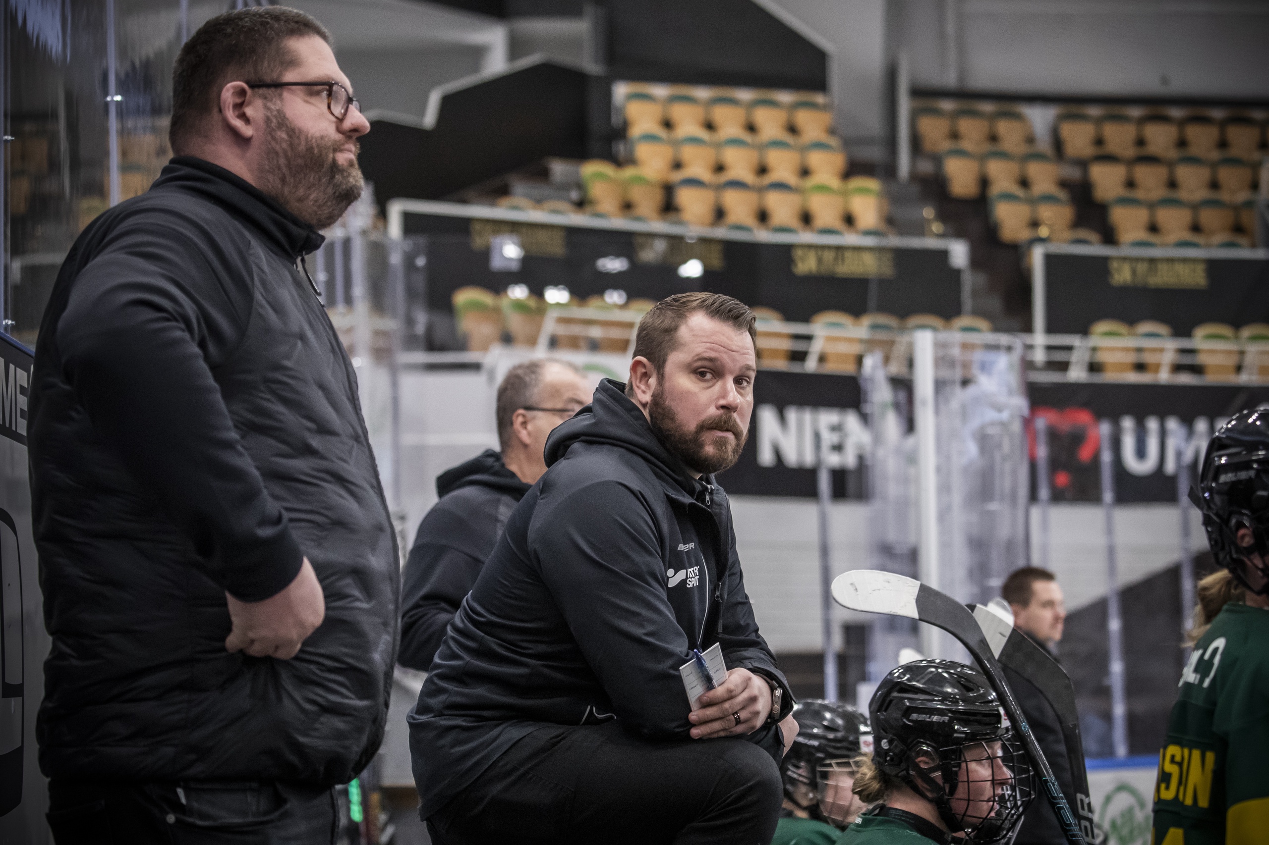 Ny huvudtränare – två timmar innan seriepremiären