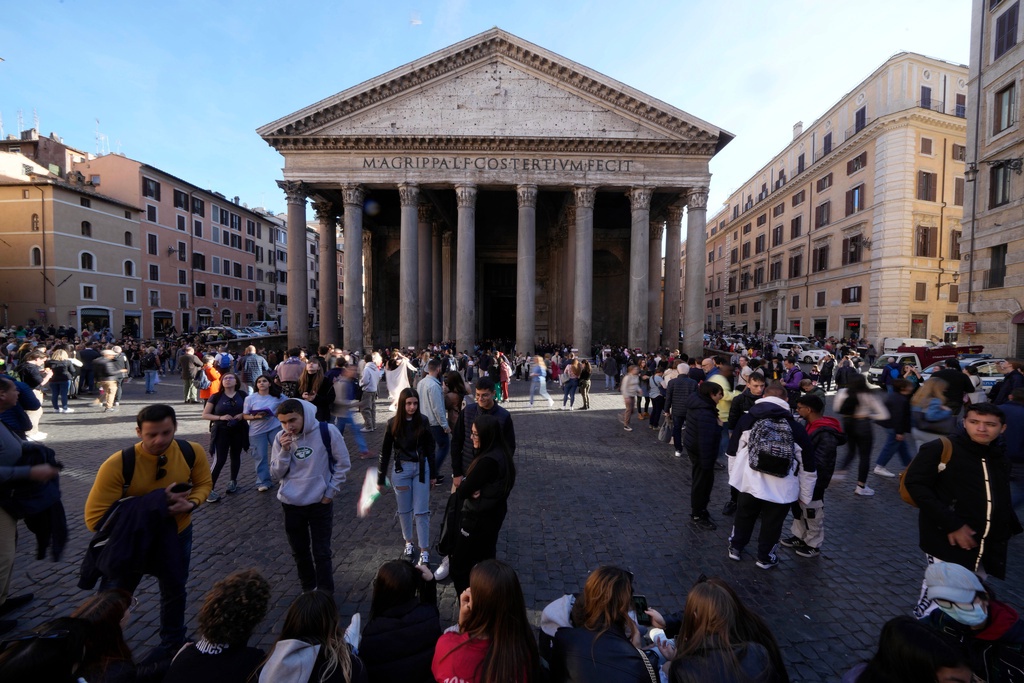 Turist ramlade från Pantheon – dog