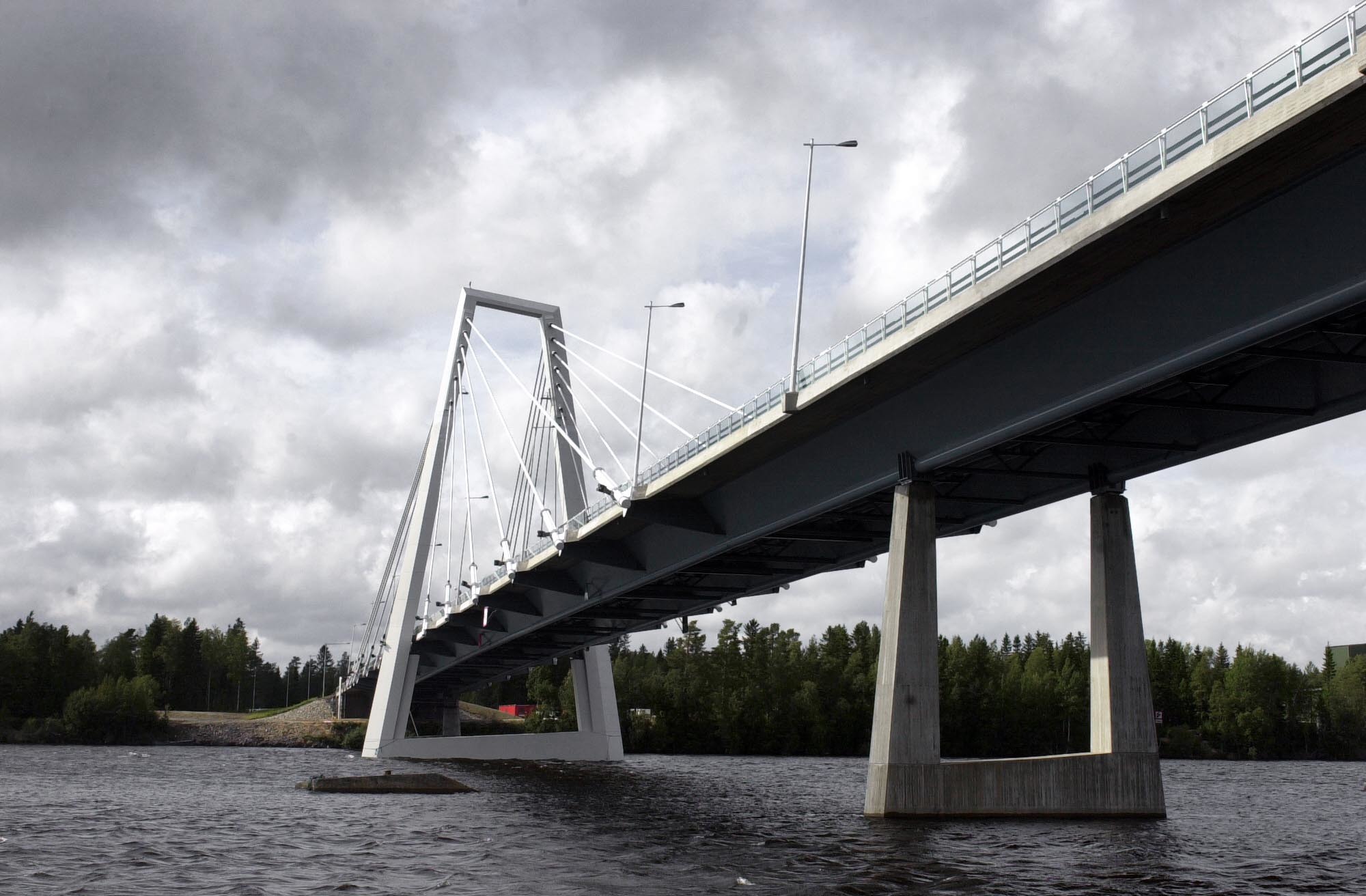Kolbäcksbron skyltar om vägarbeten – men var är arbetarna?