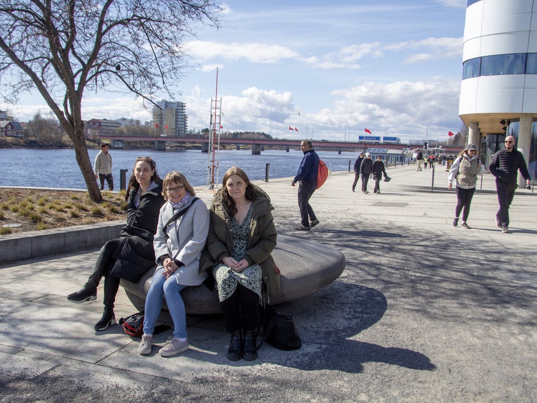 ”Finns det inte förutsättningar ekonomiskt så spelar det ingen roll hur mycket man planerar och försöker – då går det inte att få ihop budgeten”, konstaterar Linda Söderström till höger i bild apropå att den ekonomiska pressen på ensamstående föräldrar har ökat.