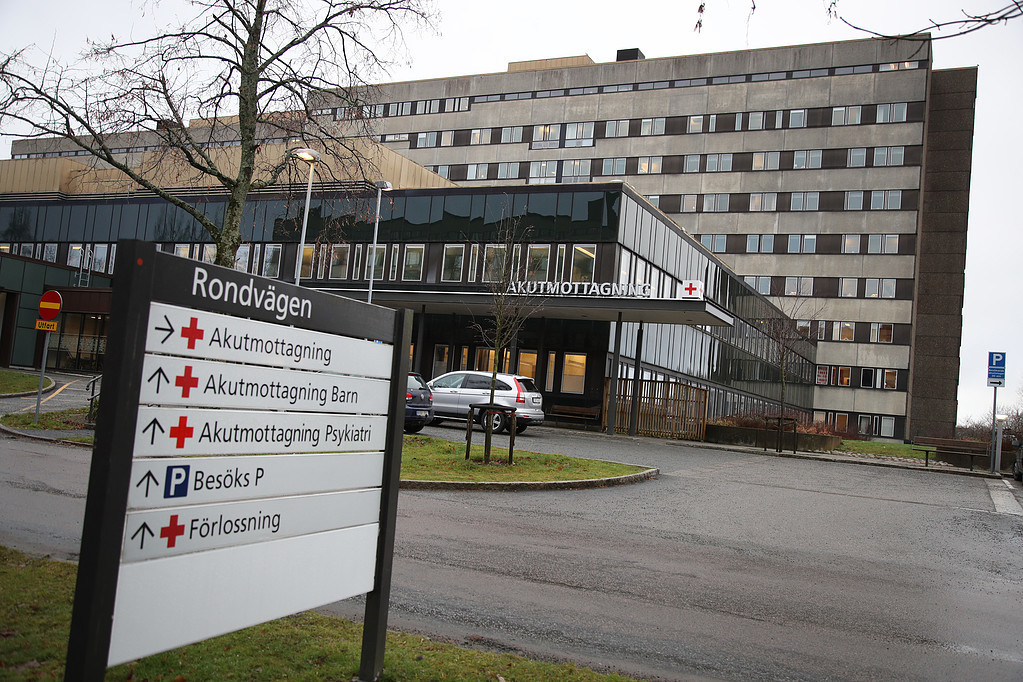 Barn som föll fortfarande svårt skadat
