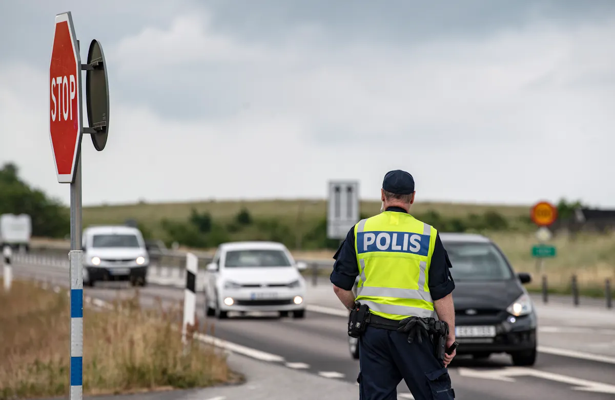 Polisens trafikkontroller i Västerbotten: böter för hastighet, avställt fordon och olaglig färgfilm