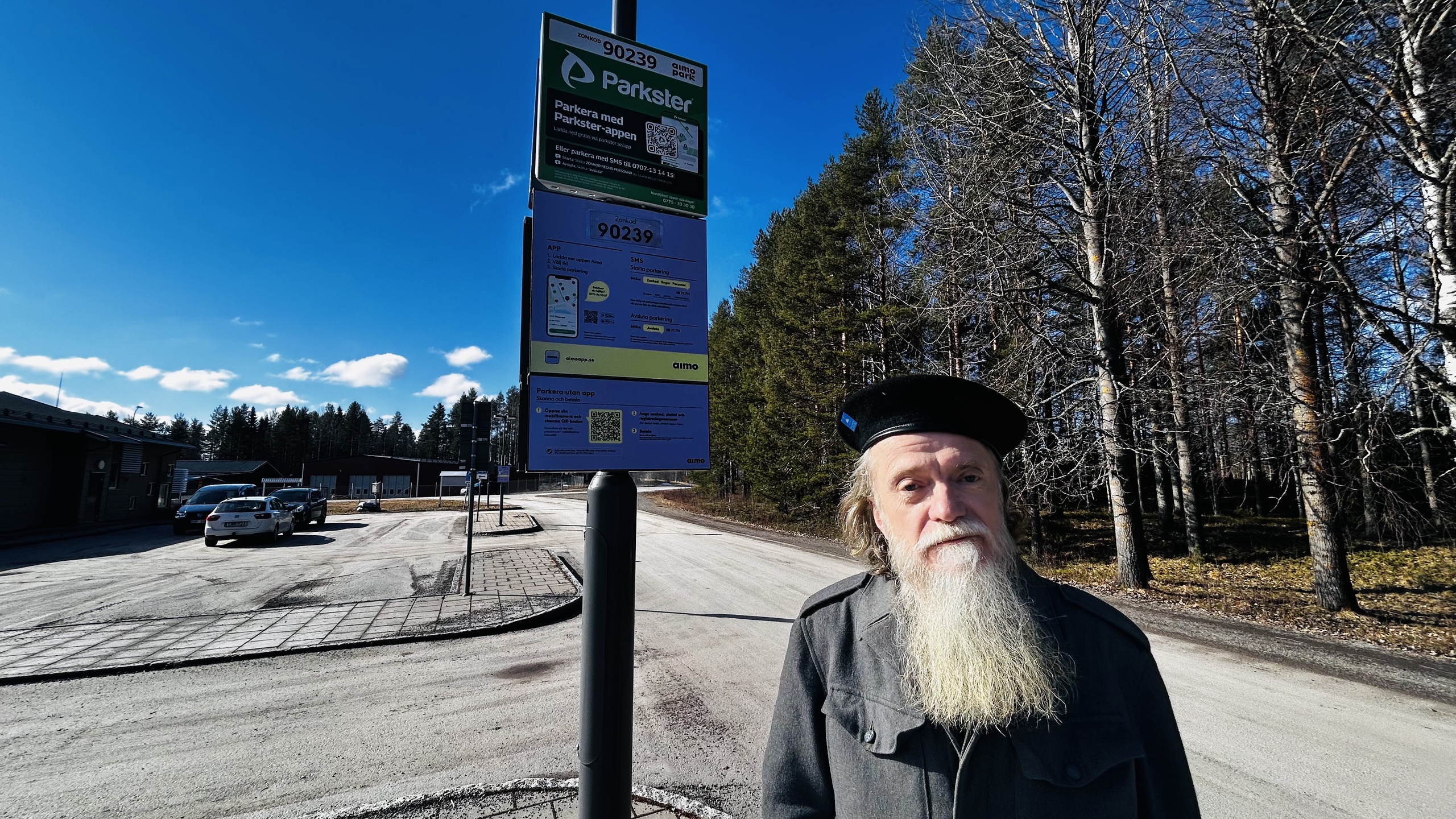 Lars dömer ut p-reglerna utanför hälsocentralen: 