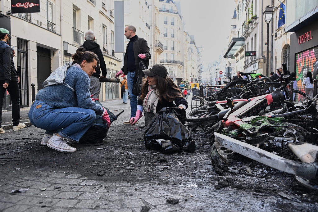Förödelse i Frankrike dagen efter protester