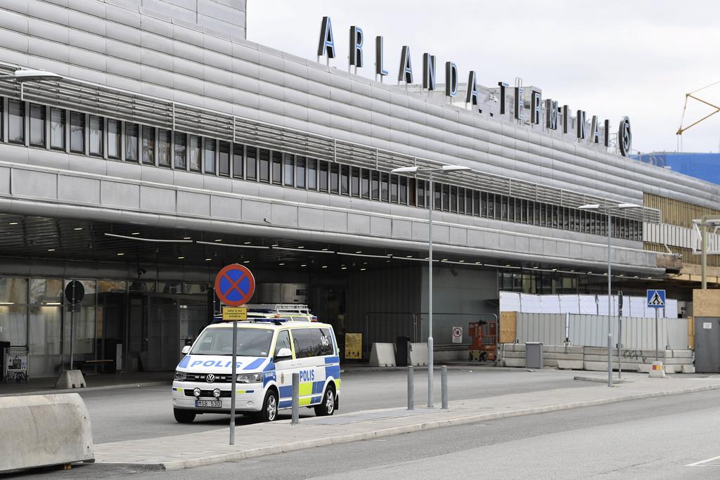 Två Gripna På Arlanda Med Kontanter Och Klockor