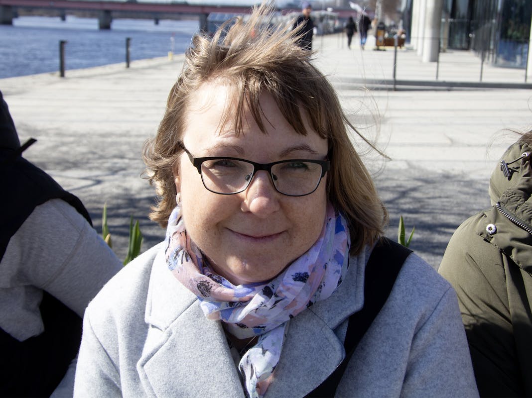 ”Jag tror att vi vuxna ofta har högre krav på sommaren än vad barnen har”, säger Sara Lindholm som är med i styrelsen i Makalösa föräldrar Umeå.