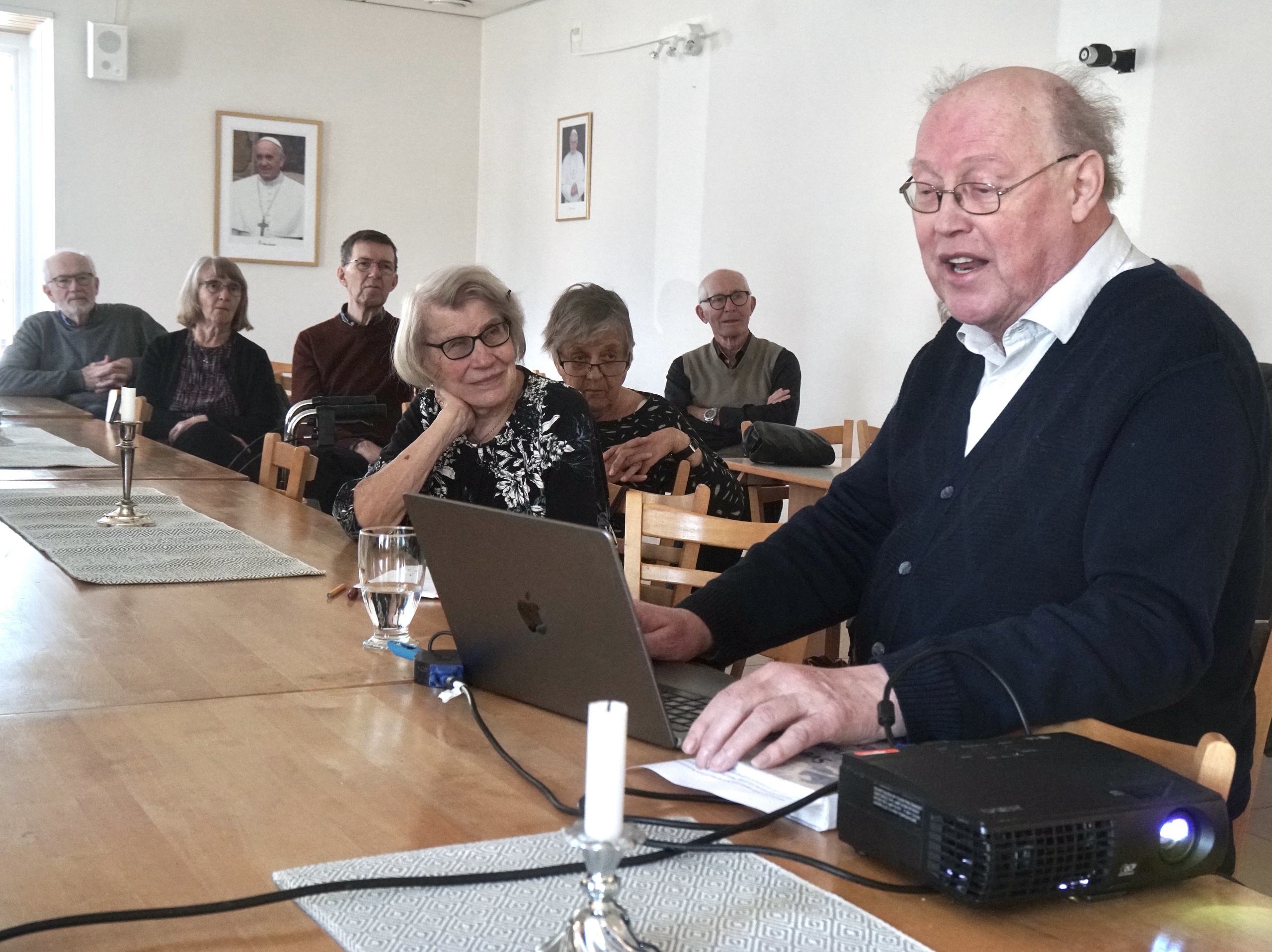 Inbjöds till anförande om dialekter och ortsnamn