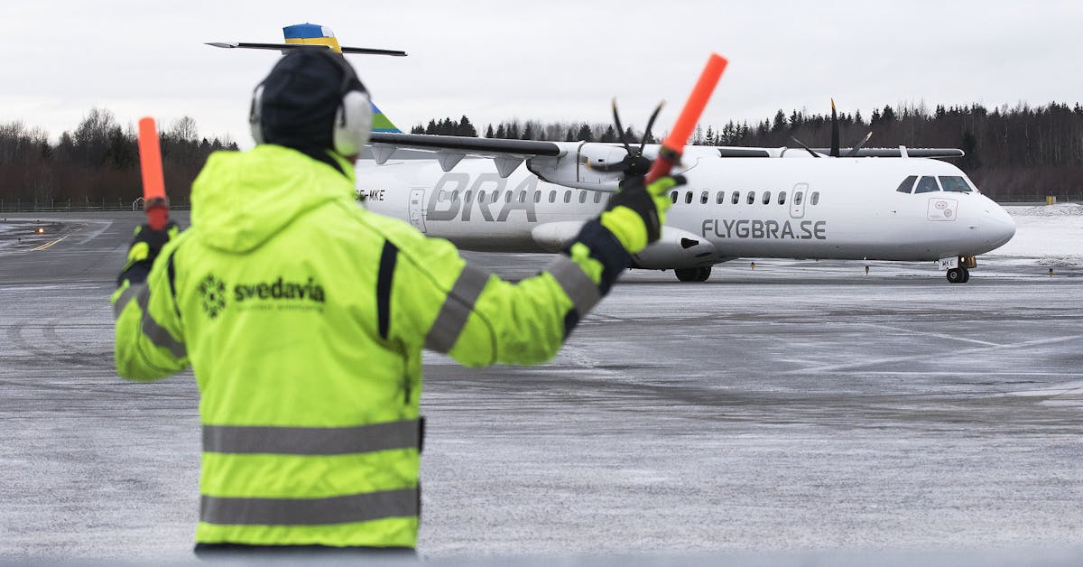 Corona-misstanke stoppade Ö-viksflyg – fick landa i Umeå