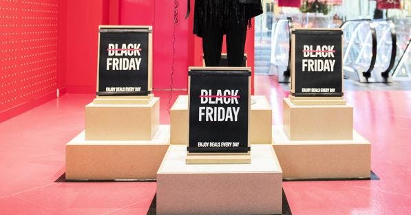 Så fyndar du säkert via nätet på black friday